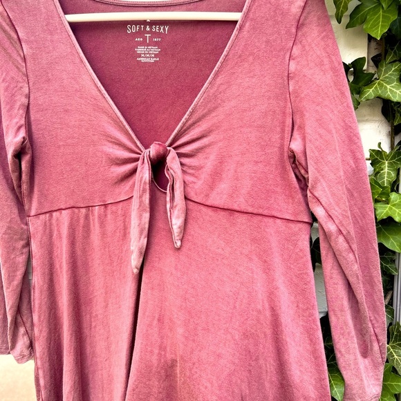 A🦅Sexy enough 4 a date, cozy enough 4 bed. That timeless color, though! - Picture 2 of 5